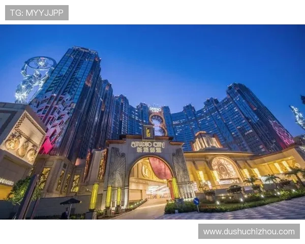 了解澳门新濠天地的创始人背景及其在澳门旅游业中的重要角色